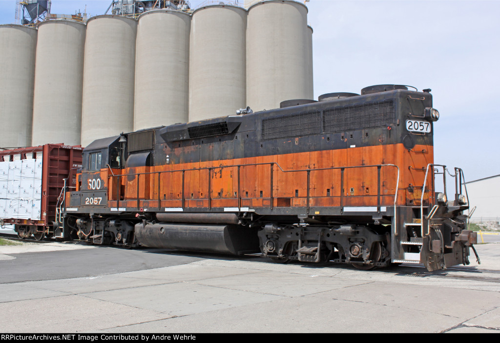 SOO 2057 crosses Hilbert Street on the Bay View spur to Jones Island